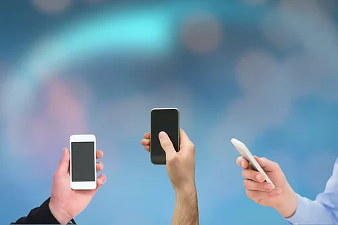 أيقونة سامسونج وهاتف آيفون الاقتصادي أبرزها.. قائمة بـ7 هواتف مرتقبة في عام 2025