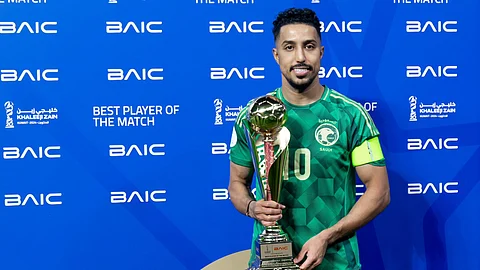 قائد "الأخضر" سالم الدوسري يحصد جائزة رجل مباراة السعودية والعراق