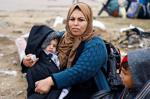 وفاة الرضيع الخامس خلال أقل من أسبوع.. البرد يفتك بأطفال غزة