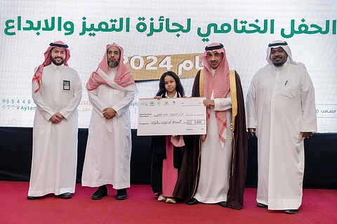 محافظ الليث يتوُّج الفائزين بـ "جائزة الإبداع والتميز 2024"