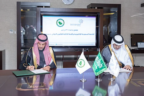 تفاهم بين "لجنة القانون الدولي الإنساني" و"الجامعة السعودية الإلكترونية" لتعزيز التعاون المشترك