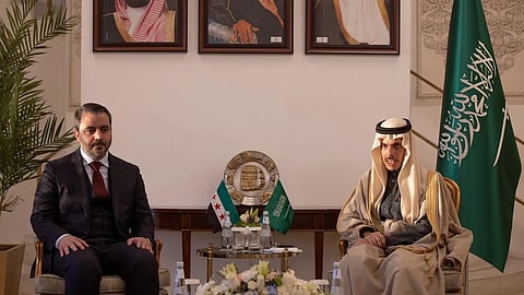 "فيصل بن فرحان" يستعرض مع وزير خارجية الإدارة السورية الجديدة مستجدَّات الوضع الراهن بالبلاد