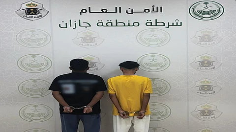 بعد فيديو للواقعة.. القبض على مواطنَيْن بجازان لصدمهما مركبةً لخلافٍ مع قائدها