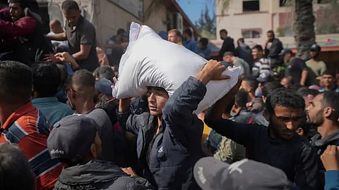 أرشيفية لتوزيع المساعدات في غزة