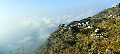 بفارق درجتين عن الرياض.. موجة برد قاسية تضرب جبال جازان ودرجات الحرارة تصل إلى 4 مئوية