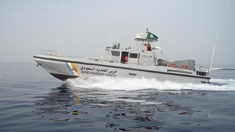 حرس الحدود بمنطقة جازان يضبط (4) مخالفين للائحة الأمن والسلامة لمزاولي الأنشطة البحرية في المملكة