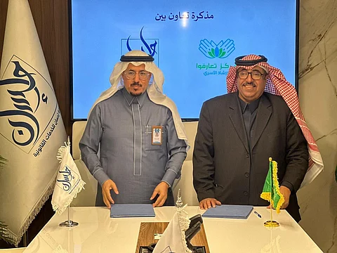 اتفاقية تعاون بين جمعية إحسان القانونية ومركز تعارفوا للإرشاد الأسري