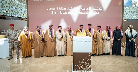 صالح الجاسر يدشن التشغيل لصالة السفر الدولية 1 بمطار الملك خالد