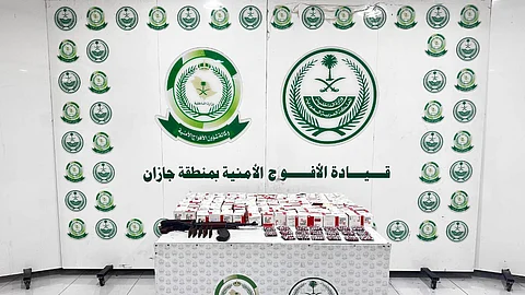 دوريات الأفواج الأمنية بجازان تحبط تهريب 24,293 قرصًا مخدرًا