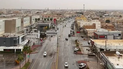 شاهد.. هطول أمطار وأجواء طبيعة تأسر القلوب بشقراء