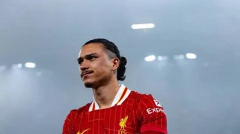 "الهلال" يستهدف التعاقد مع نجم ليفربول الإنجليزي