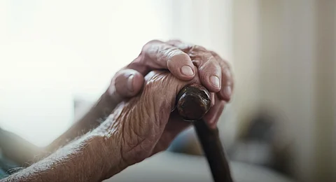 النيابة العامة: لكبار السن الأولوية في الحصول على الخدمات الأساسية