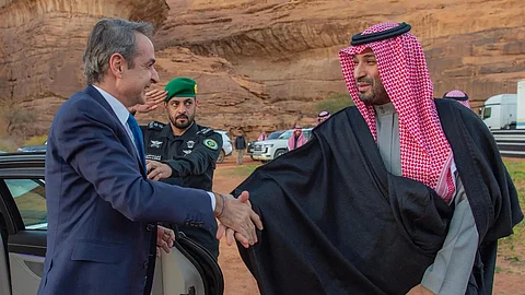 ولي العهد يستقبل في المخيم الشتوي بالعلا رئيس وزراء اليونان ويرأسان مجلس الشراكة الاستراتيجية السعودي-اليوناني