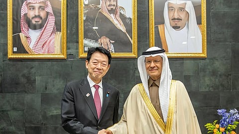 وزير الطاقة يستقبل وزير الاقتصاد الياباني ويبحثان أوجه التعاون