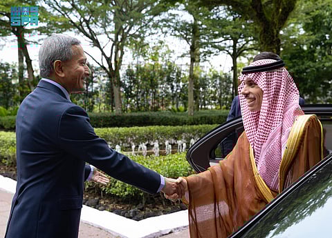 رئيس وزراء سنغافورة يستقبل وزير الخارجية ويستعرضا العلاقات الثنائية