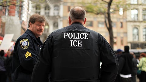 "من حالمين إلى مجرمين".. كيف سيُرحّل "ترامب" ملايين المهاجرين بـ"سرعة الضوء"؟