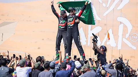 بالصور: الإبل والصحراء والبطل يزيد.. مشاهد أيقونية من "رالي داكار السعودية"