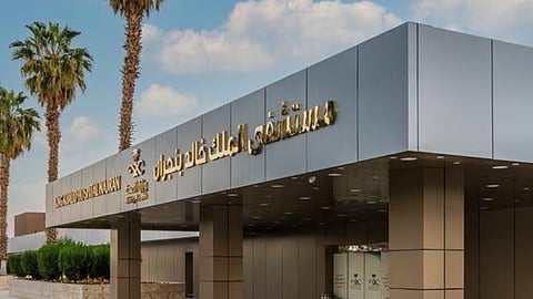 نجاح عملية قلب مفتوح معقدة تُنقذ حياة مواطنة في مستشفى الملك خالد بنجران