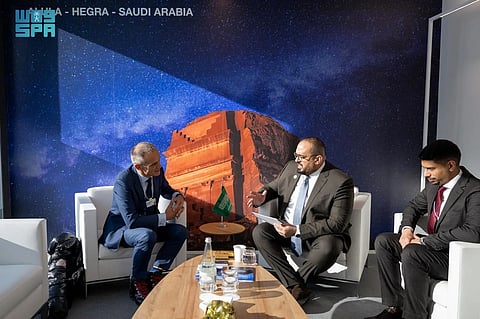 الإبراهيم يستعرض مبادرات المملكة في كفاءة الطاقة والاستدامة مع رئيس "شنايدر إليكتريك"