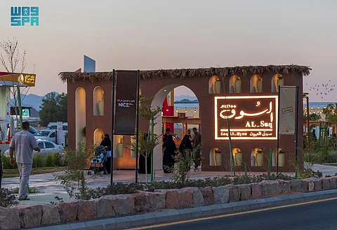 "سوق العيون" بالمدينة المنورة.. تجربة ثقافية تمزج الماضي والحاضر بإطلالة مباشرة على جبل أحد