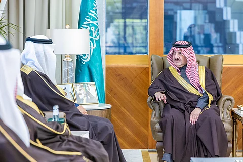 أمير الشرقية يسلّم شهادة اعتماد "حياك" لمستشفى قوى الأمن بالدمام