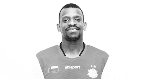 لاعب منتخب عمان السابق عبد السلام عامر