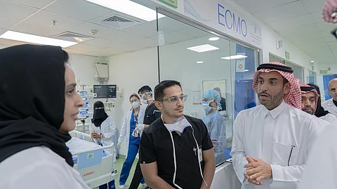 "تجمع جازان" يدشن جهاز الإيكمو بمستشفى الأمير محمد بن ناصر لتعزيز الرعاية الحرجة
