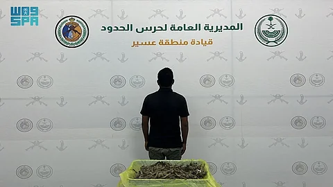 عسير.. حرس الحدود يضبط مقيمًا مخالفًا للائحة الأمن والسلامة للأنشطة البحرية