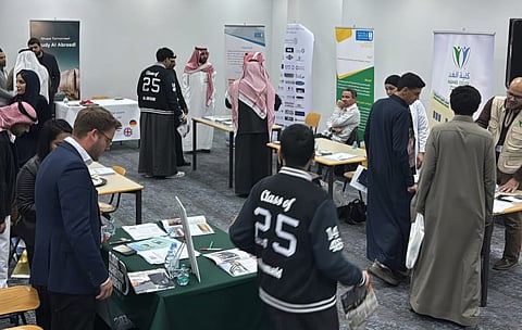 مشاركة مميزة لـ"قِسم النبات والأحياء" بجامعة الملك سعود في ملتقى الجامعات بمدارس نجد الأهلية