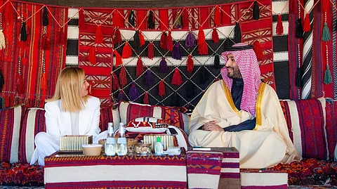 ولي العهد يستقبل رئيسة الوزراء الإيطالية في المخيم الشتوي بالعلا