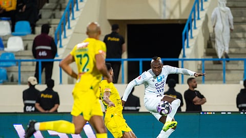 الخليج يستعيد توازنه بثنائية الأخدود في "جولة أسبوع الأساطير"