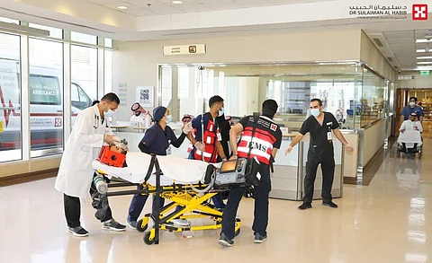 مستشفى الدكتور سليمان الحبيب بالسويدي يُنقذ عشرينياً من تبعات حادث مروري مروع