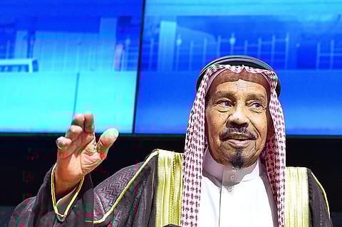 "الحسين" يروي لمحات من مسيرة فهد بن عيسى العباد: صحفي مخضرم وأحد أعلام الصحافة السعودية
