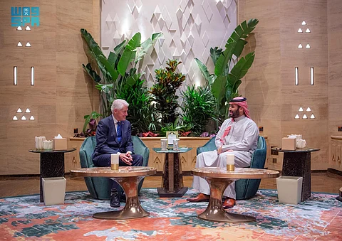 ولي العهد يستقبل الرئيس الأسبق للولايات المتحدة الأمريكية بيل كلينتون