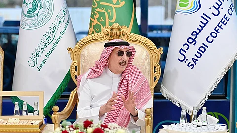 أمير جازان يتفقد مركز تطوير البن السعودي وينوه بجهوده في دعم المزارعين