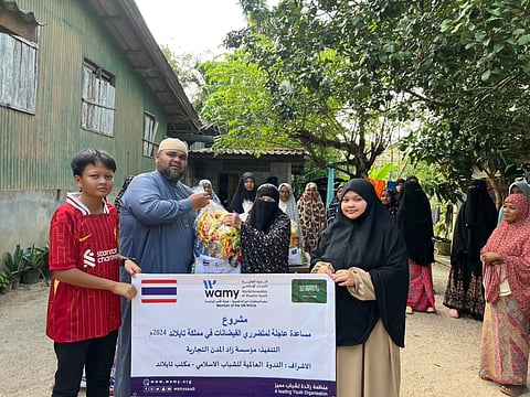 "الندوة العالمية" توزع مساعدات عاجلة لمتضرّري الفيضانات في تايلاند