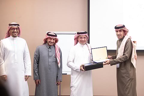 بحضور أكثر من 100 متخصص.. د. ناصر العسيري يختتم بنجاح كبير دورة الجراحات التصحيحية للوجه والفكين