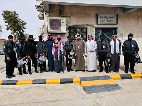 "دفء وأمان 3".. حملة لمبادرة "فينا خير” لتوزيع الكسوة الشتوية لمنسوبي الأمن والسلامة