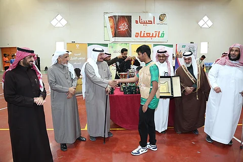القحطاني يُتوج الفائزين في ختام بطولة خماسية كرة القدم للصم