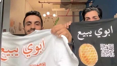 “أبوي يبيع كليجا” تحقق مبيعات قياسية في "ماراثون الرياض".. فكرة عفوية ومفاجأة لوالدهم!