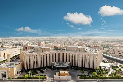 مستشفى دله النخيل بالرياض ينقذ مريضة من ورم في الرقبة يمتد للقفص الصدري