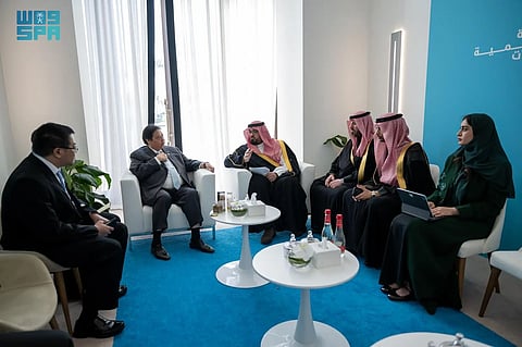 وزير الاقتصاد يستعرض مع وزير التنسيق والشؤون الاقتصادية الإندونيسي سبل تعزيز العلاقات التجارية