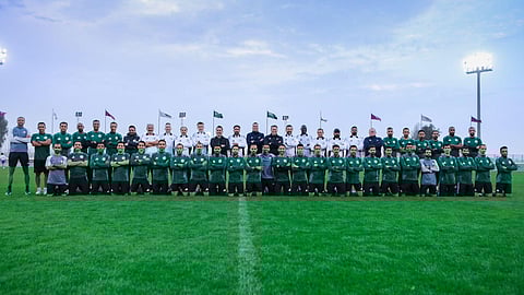 لجنة الحكام في اتحاد القدم السعودي تسلم الشارة الدولية لـ21 حكماً و3 حكمات