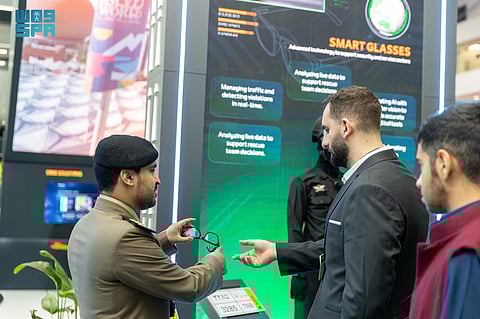 تتعرف على المركبات وترصد المخالفات .. الداخلية تستعرض "النظارة الذكية"