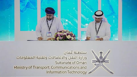 لاهنت السعودية وإبانة العمانية توقّعان مذكرة تفاهم لتطوير البنية التحتية الرقمية وأتمتة الخدمات الحكومية