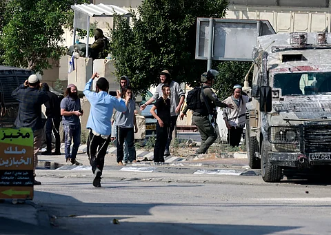 إصابة ١٦ فلسطينيًّا من جراء اعتداءات مستوطنين في بيت لحم