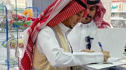 "بيئة الطائف" تضبط أدوية بيطرية غير مرخصة في صيدلية مخالفة