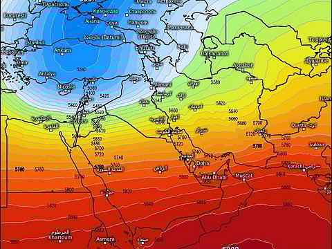 العصيمي: جبهة باردة تدفع الحالة المطرية شرقاً وفرص لهطول أمطار رعدية اليوم
