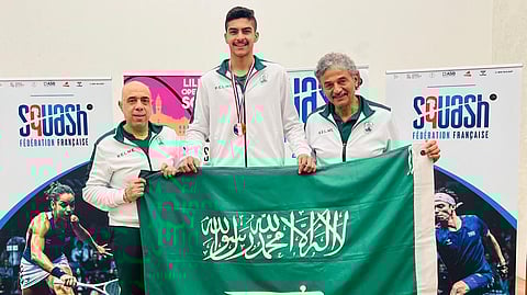 اللاعب محمد آل نصفان يحقق لقب بطولة فرنسا الدولية للإسكواش
