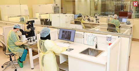 مستشفى الدكتور سليمان الحبيب بالسويدي يعيد البسمة لأربعينية بولادة "طفل" بعد 7 محاولات أطفال أنابيب و10 سنوات عقم